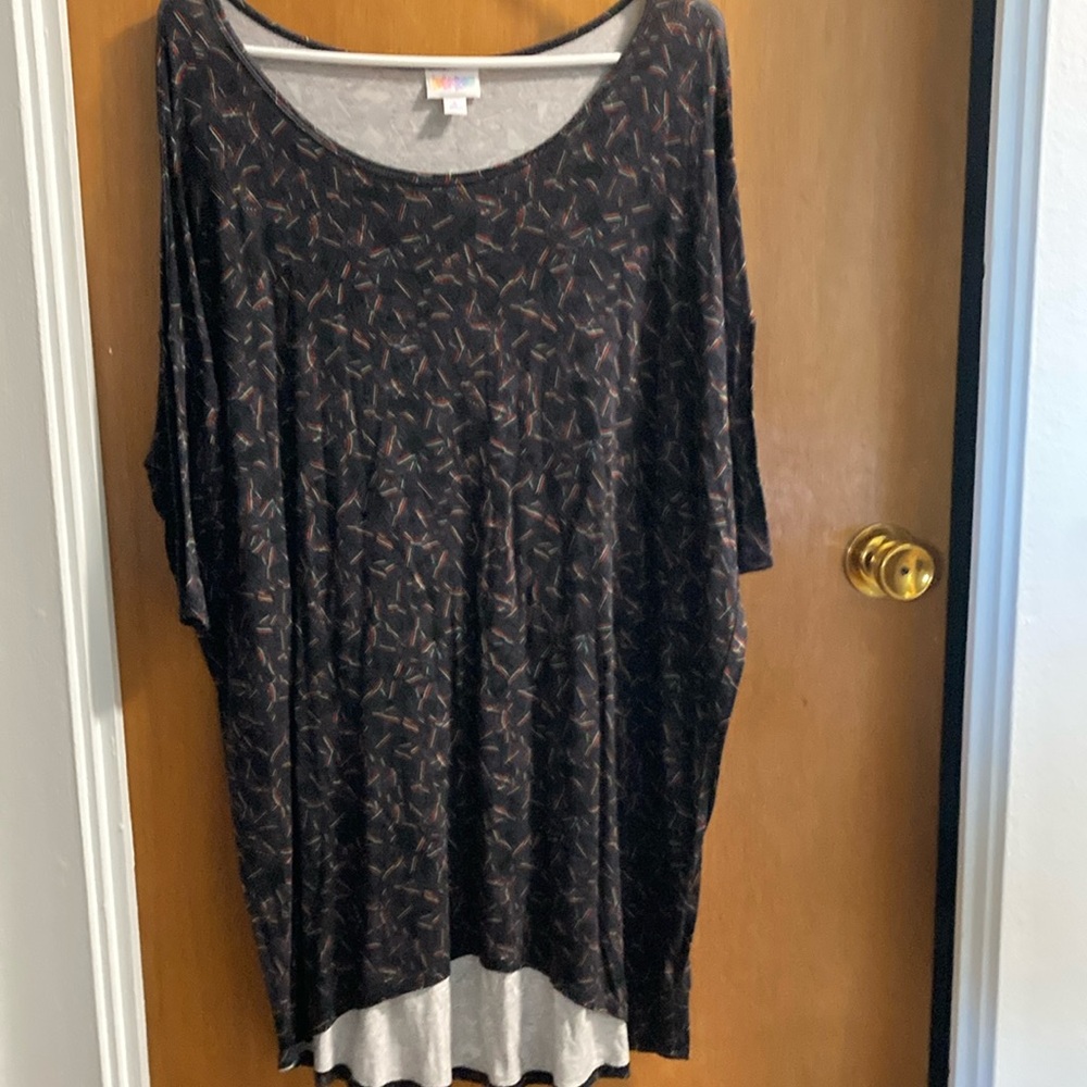 LuLaRoe Black and Gray Oversized Tunic 3/4 Sleeve